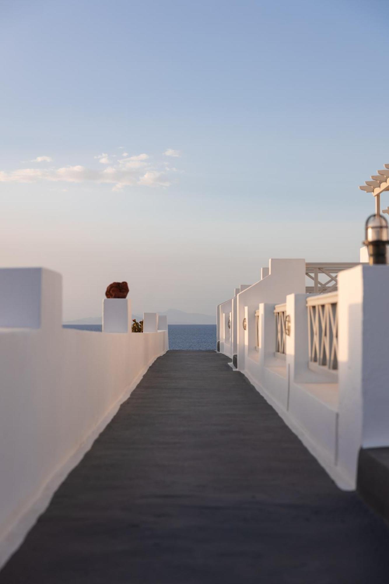Vrachia & Oia (Santorini)
